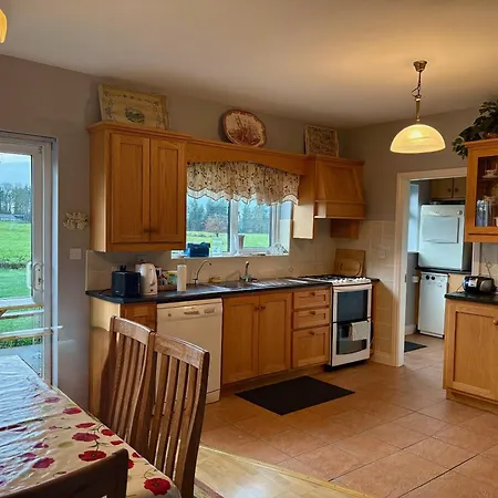 펜션 3 Bedroom Close To In Galway